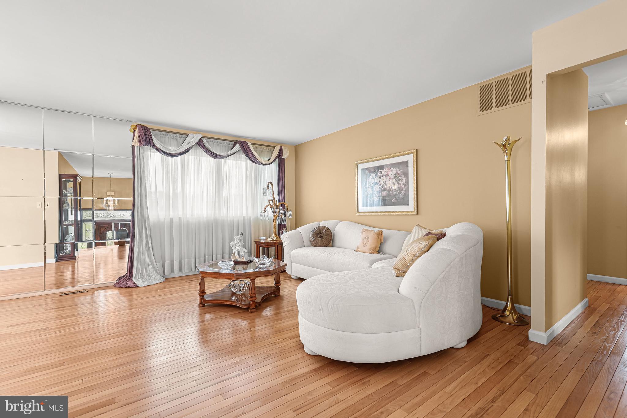 8108 Candle Lane Rosedale, MD 21237 - Photo 3 of 37 Living Room