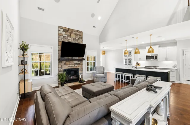 $759,900 | 8338 English Hill Lane, Knoxville, TN 37923