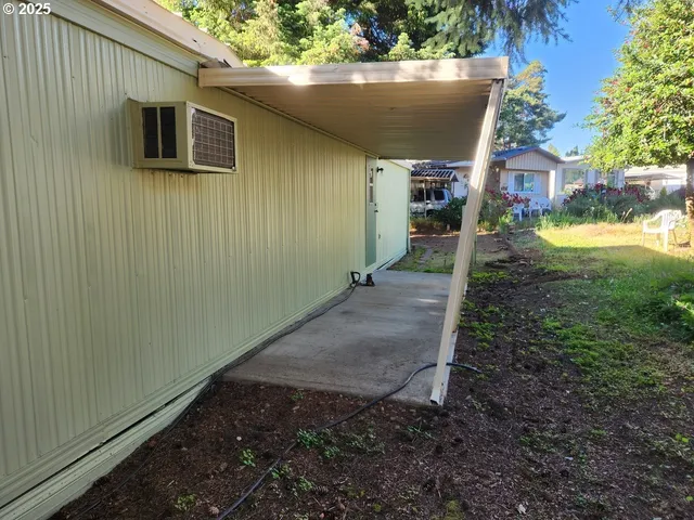 a view of a house with backyard and a tree