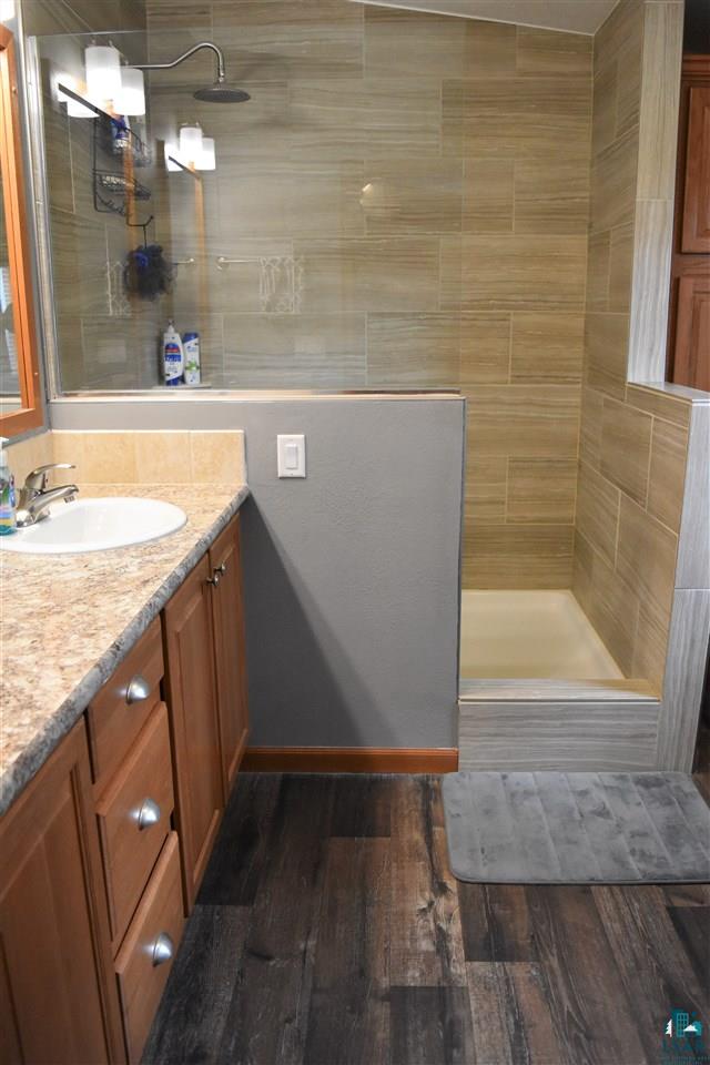 1102 Almac Drive Proctor, MN 55810 - Photo 10 of 22 Master Bathroom