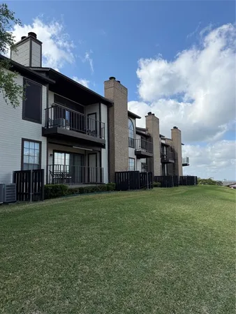 $215,900 | 230 Henry M Chandler Drive, Rockwall, TX 75032