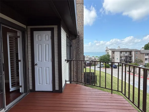 $215,900 | 230 Henry M Chandler Drive, Rockwall, TX 75032