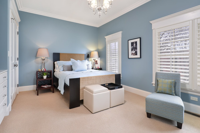 1111 West Wolfram Street Chicago, IL 60657 - Photo 15 of 25 a bedroom with furniture and a chandelier