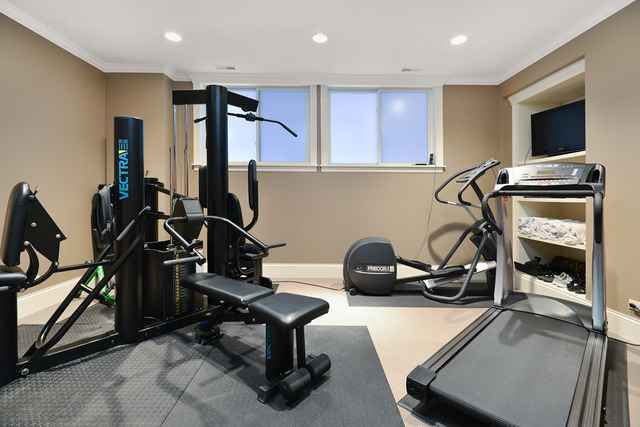 1111 West Wolfram Street Chicago, IL 60657 - Photo 21 of 25 a view of a room with gym equipment