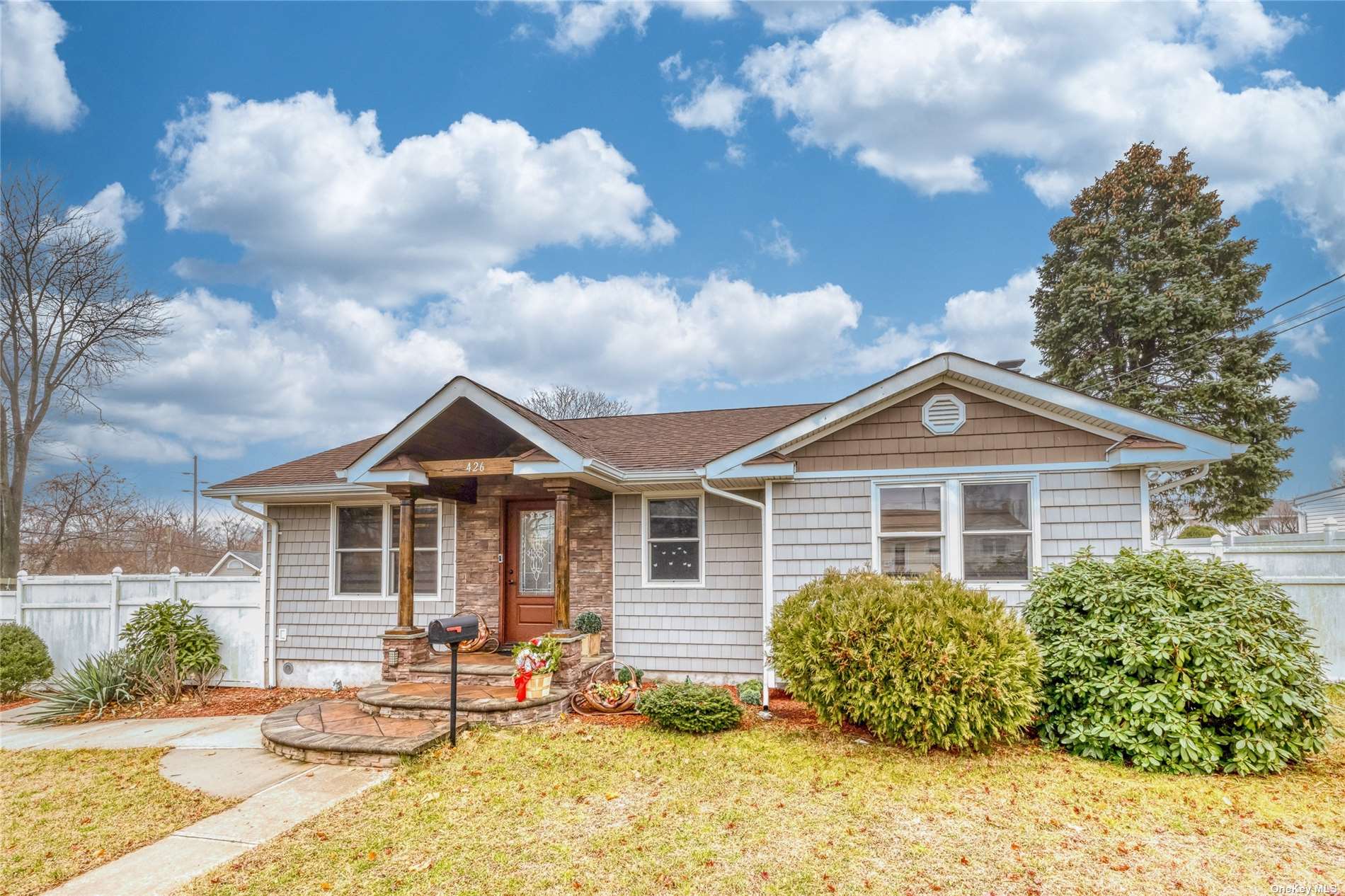 426 Heathcote Road Lindenhurst, NY 11757 - Photo 1 of 1 Gallery Image 1