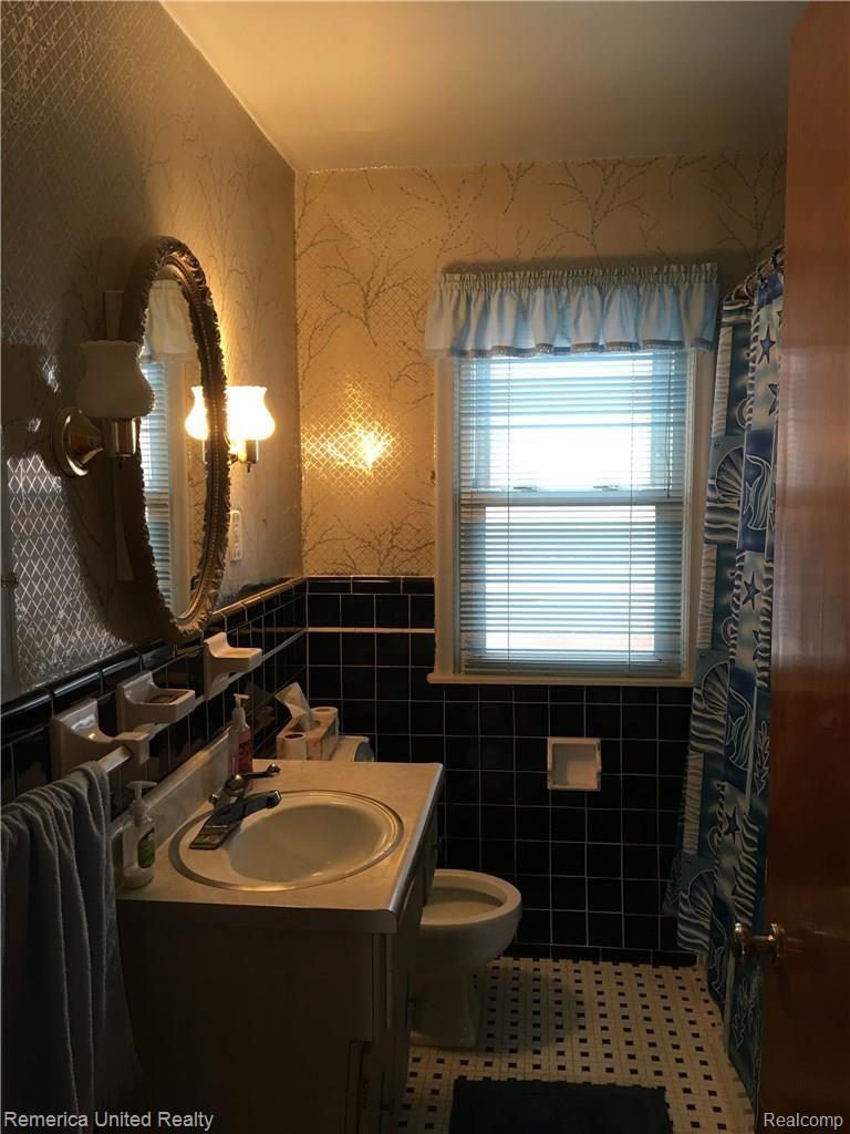 12828 Rosedale Street Southgate, MI 48195 - Photo 15 of 26 IMG_3809.JPG
