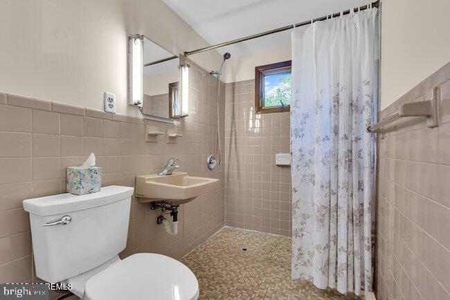 305 Nautilus Boulevard Forked River, NJ 08731 - Photo 18 of 28 a bathroom with a sink toilet and shower