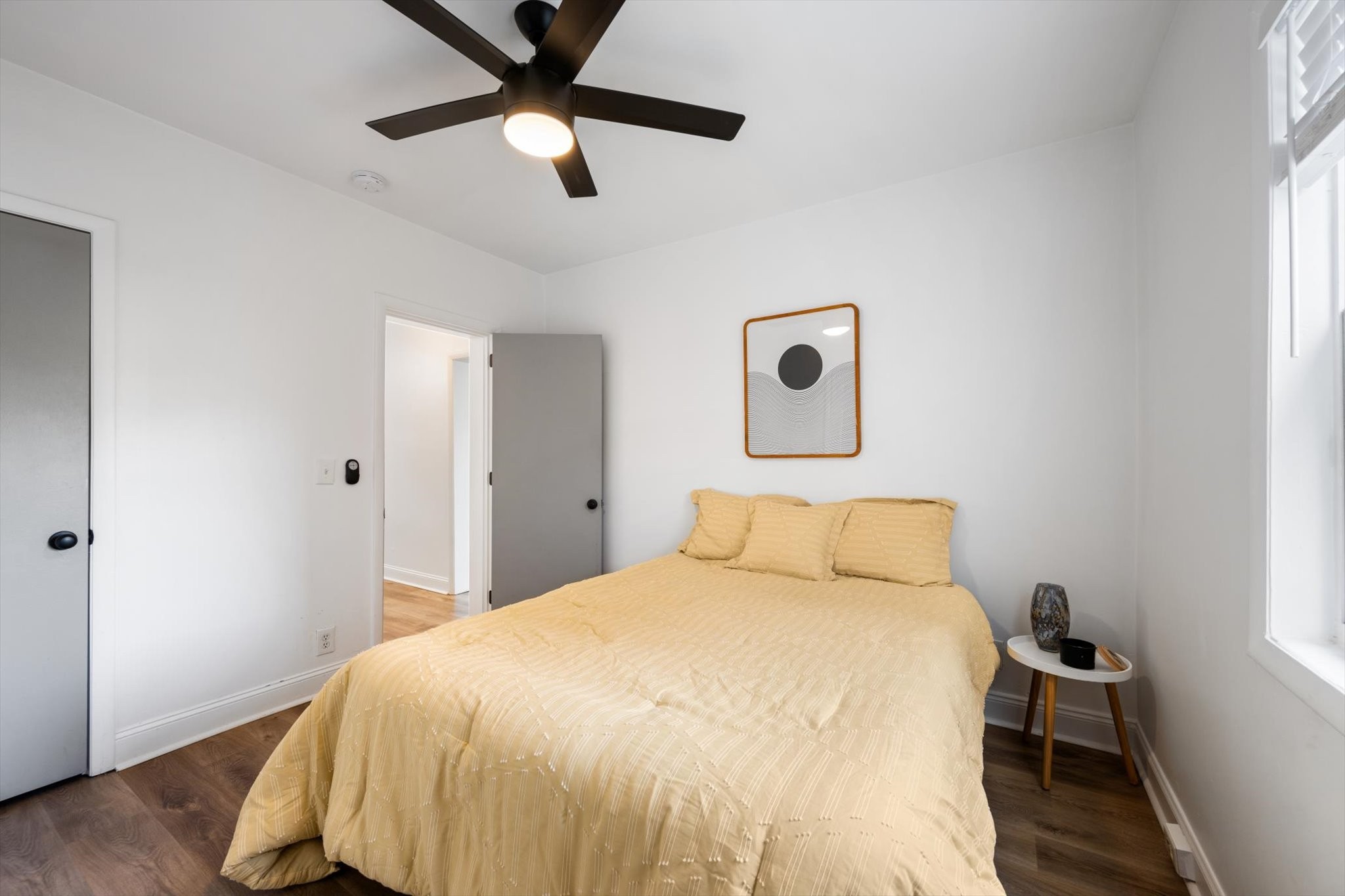708 Oneida Avenue Nashville, TN 37207 - Photo 7 of 20 a bedroom with a bed and a window