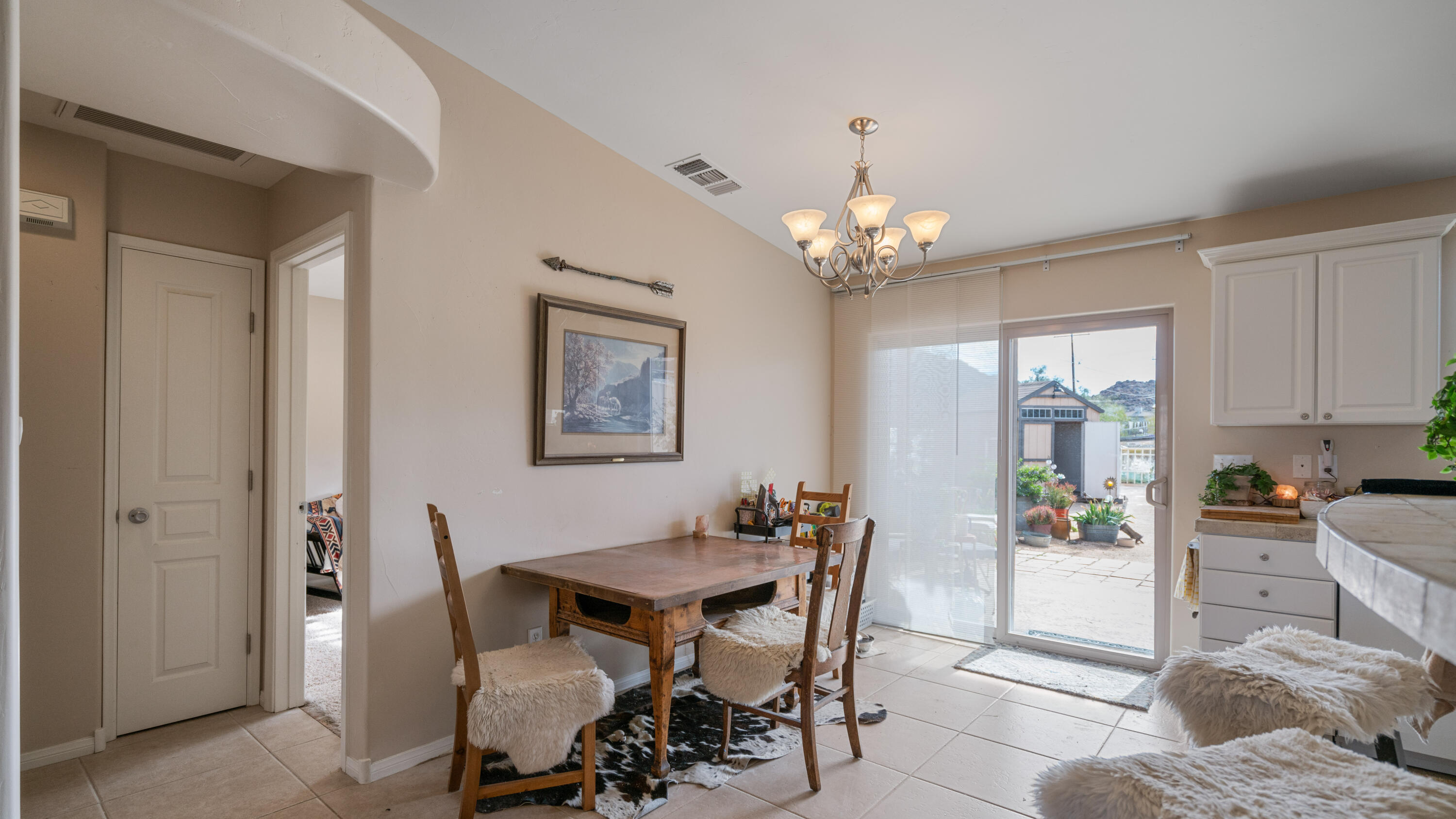 61869 Grand View Circle Joshua Tree, CA 92252 - Photo 10 of 34 Dining area