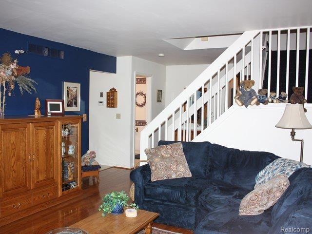 21660 Quail Ridge Drive Riverview, MI 48193 - Photo 5 of 15 Another view of living room!