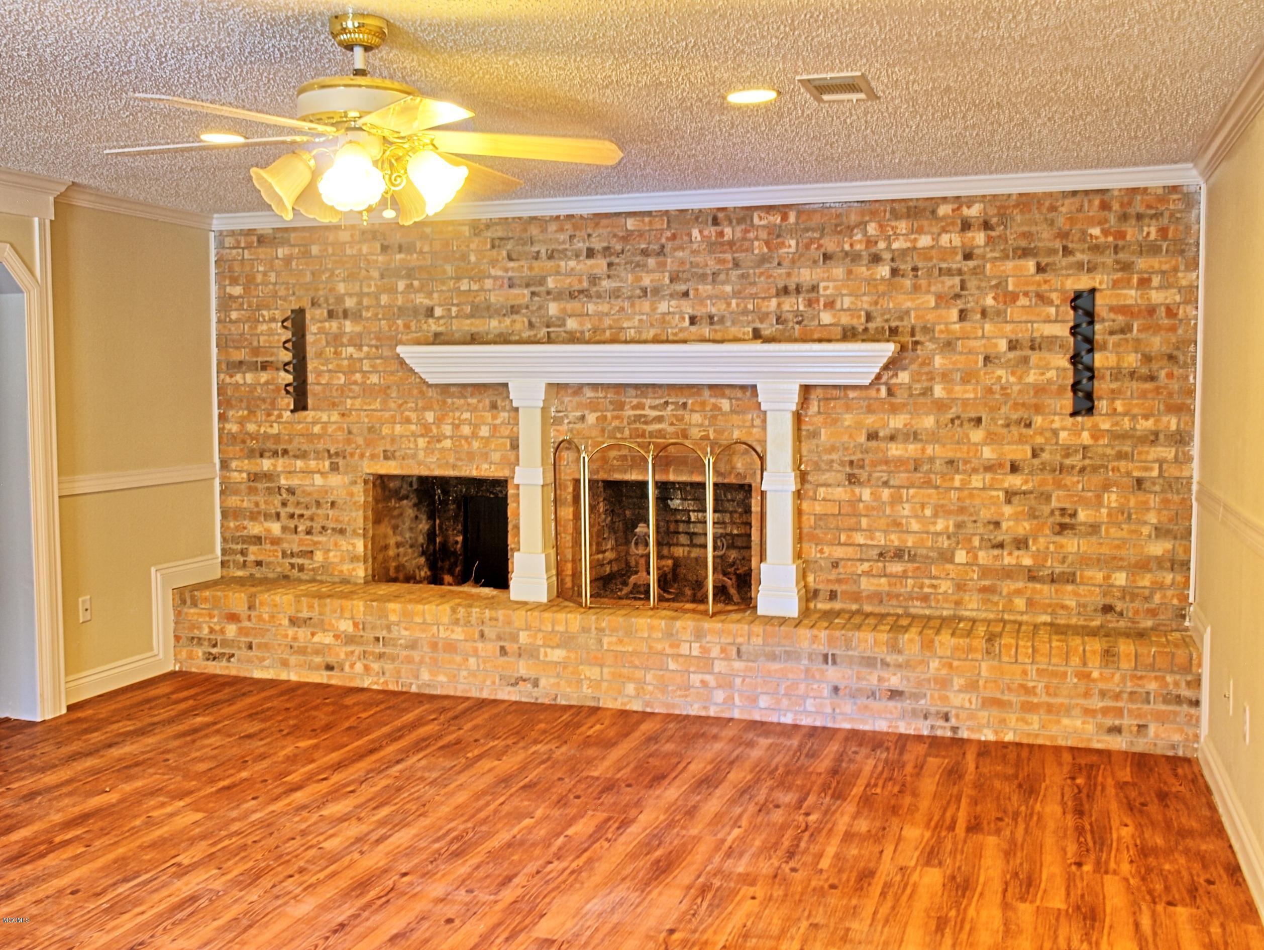 4315 Jamestown Road Moss Point, MS 39563 - Photo 3 of 19 LivingRoom