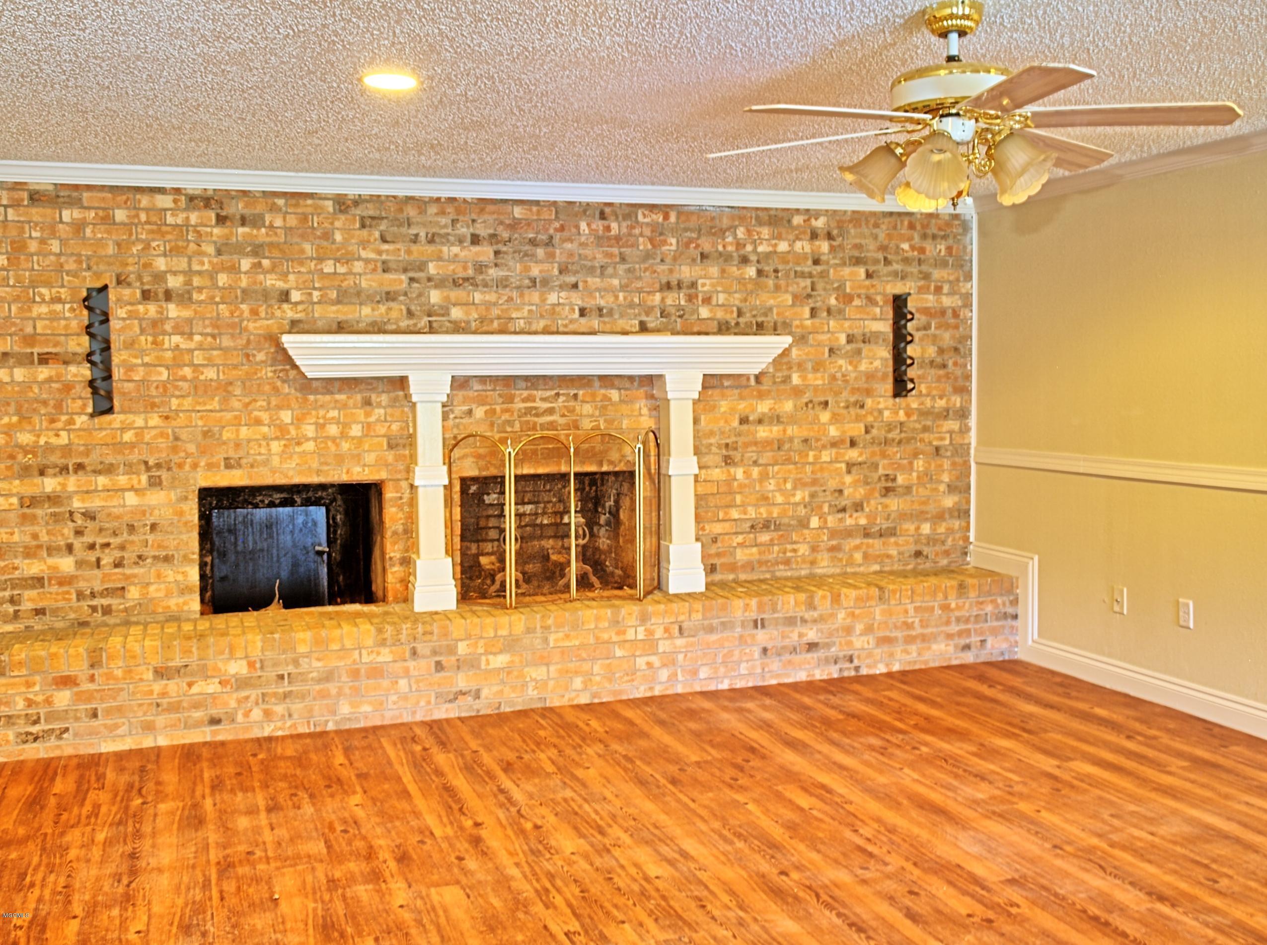 4315 Jamestown Road Moss Point, MS 39563 - Photo 4 of 19 LivingRoom1
