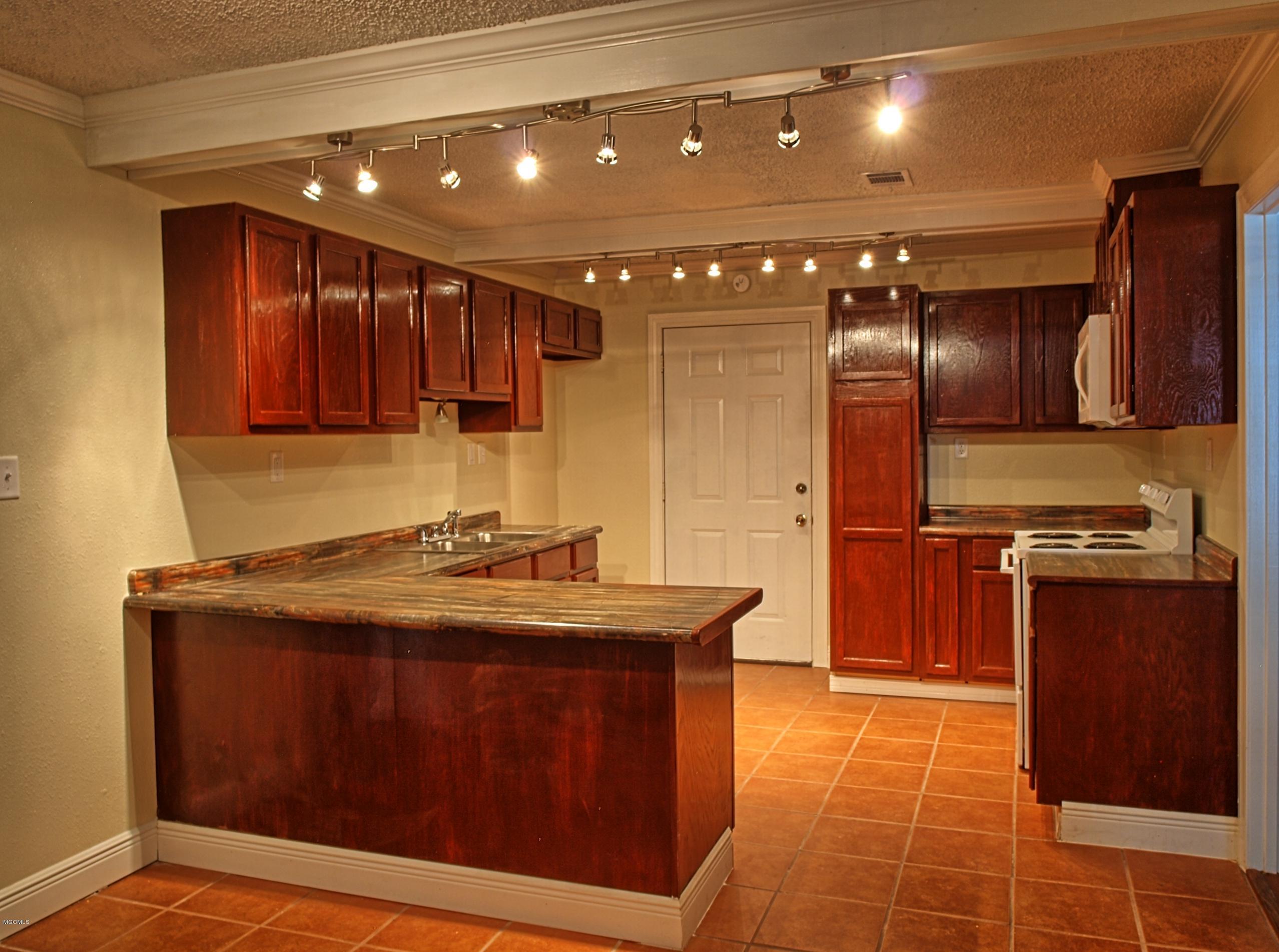 4315 Jamestown Road Moss Point, MS 39563 - Photo 5 of 19 Kitchen2