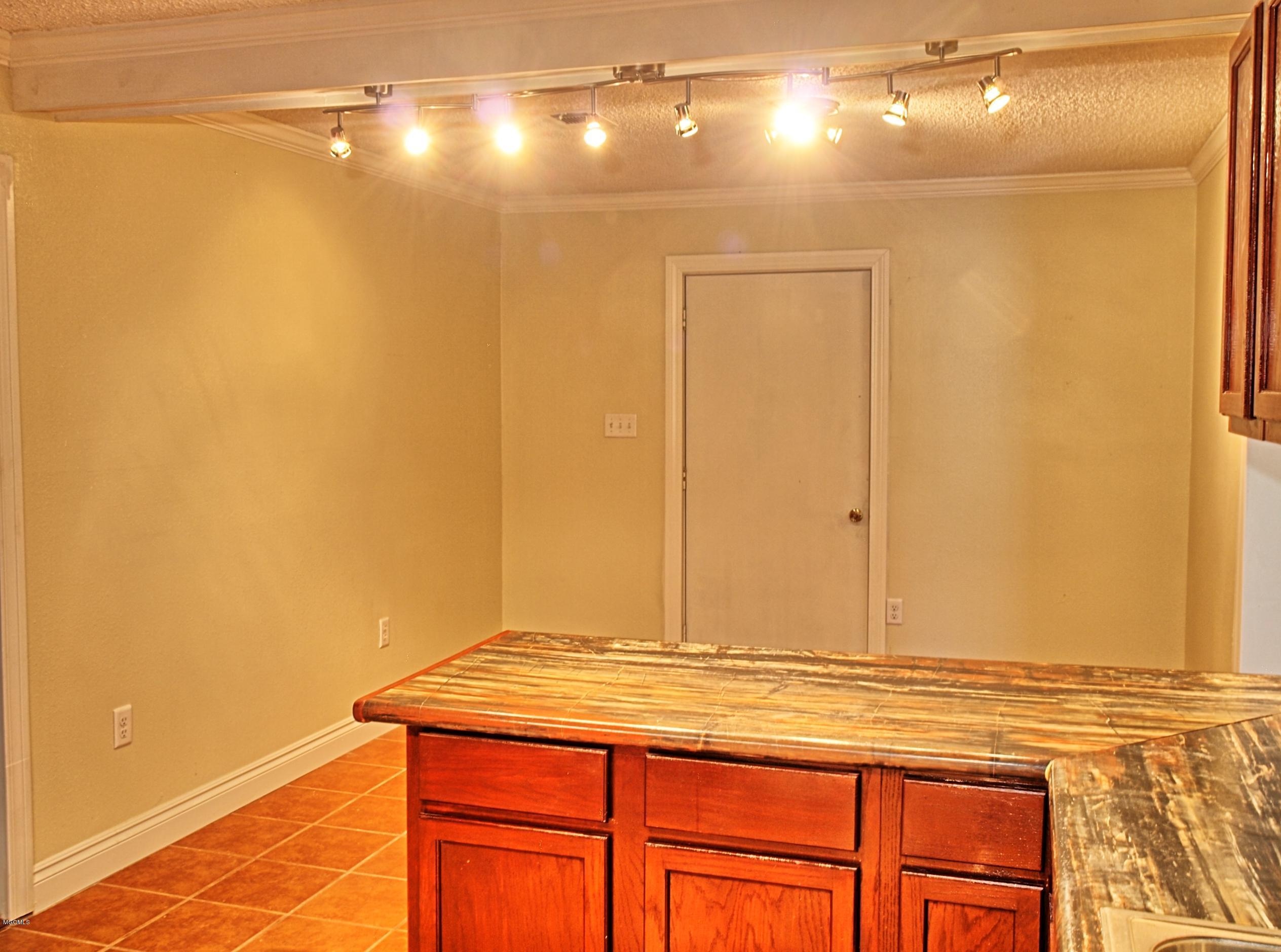 4315 Jamestown Road Moss Point, MS 39563 - Photo 6 of 19 Kitchen