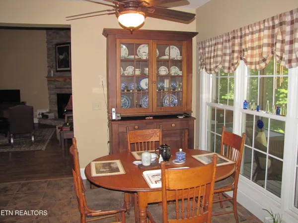 $914,900 | 734 Ridgetop Drive, Jamestown, TN 38556