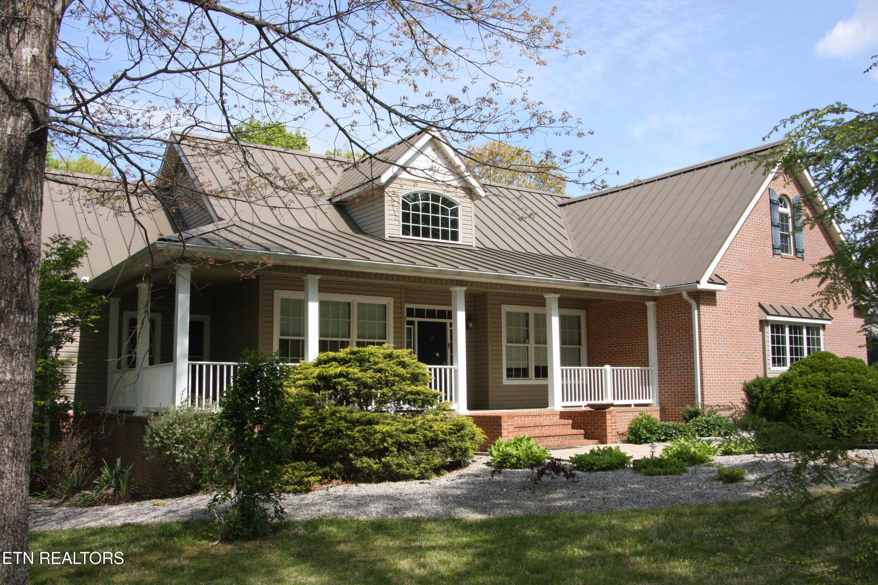 734 Ridgetop Drive Jamestown, TN 38556 - Photo 2 of 32 IMG_4125