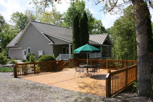 $914,900 | 734 Ridgetop Drive, Jamestown, TN 38556