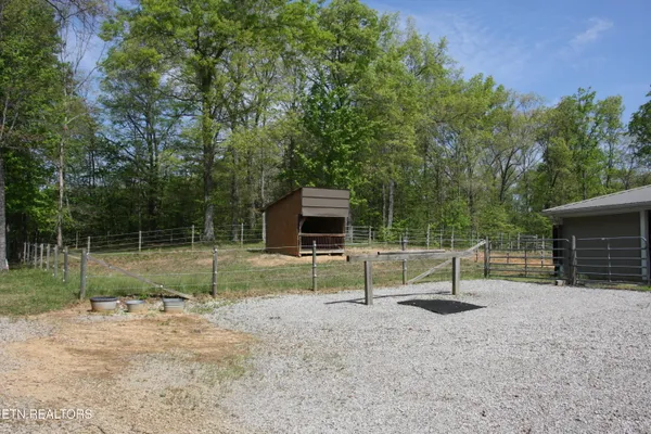 $914,900 | 734 Ridgetop Drive, Jamestown, TN 38556