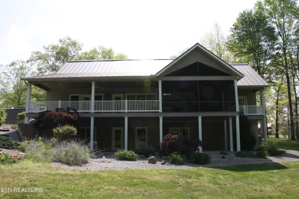 $914,900 | 734 Ridgetop Drive, Jamestown, TN 38556