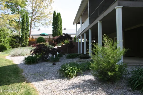 $914,900 | 734 Ridgetop Drive, Jamestown, TN 38556