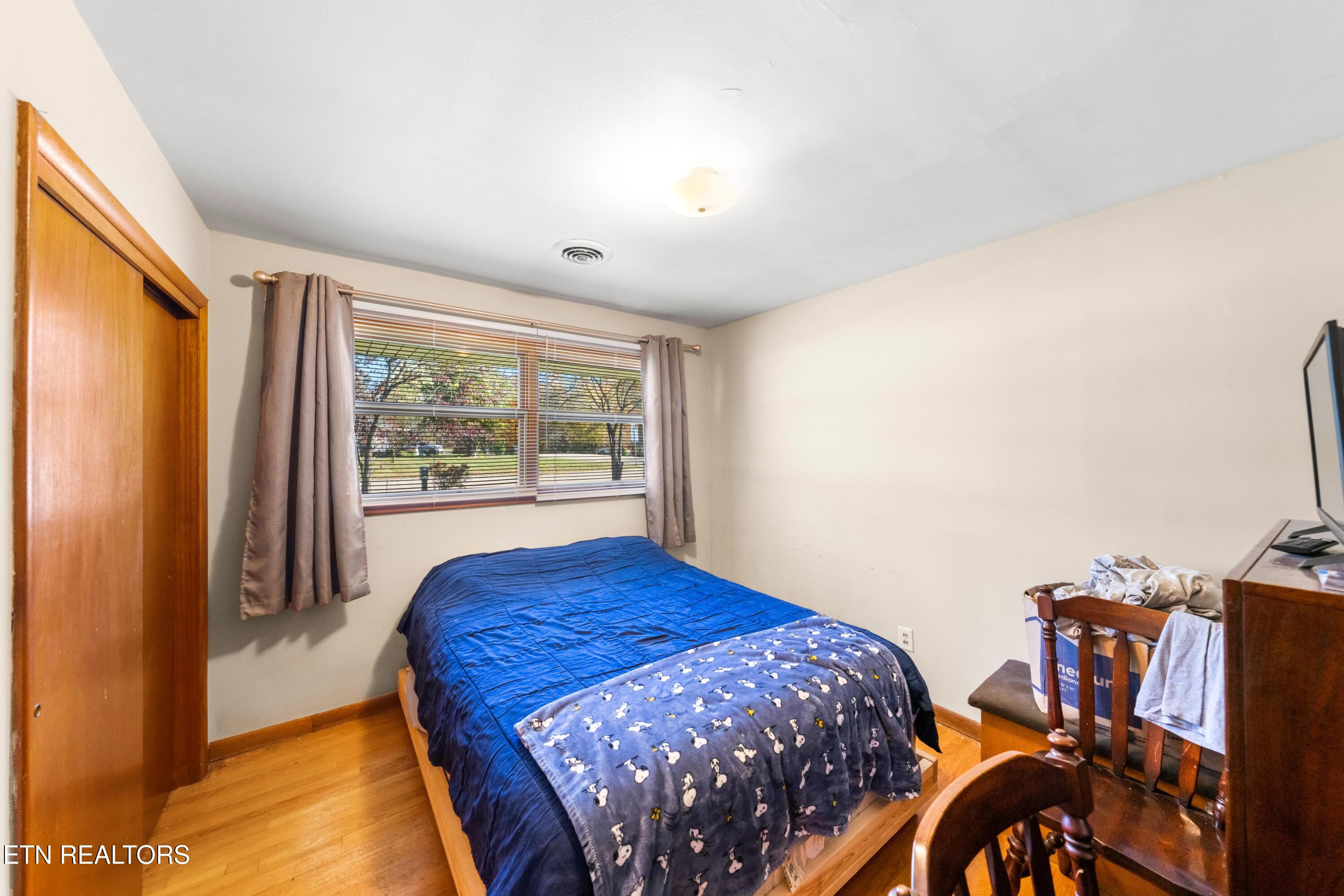 2301 Pulaski Road Knoxville, TN 37914 - Photo 12 of 22 2nd Bedroom