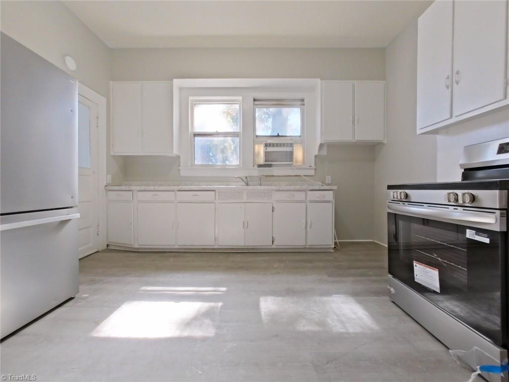 1006 Holton Place, Unit A High Point, NC 27262 - Photo 3 of 15