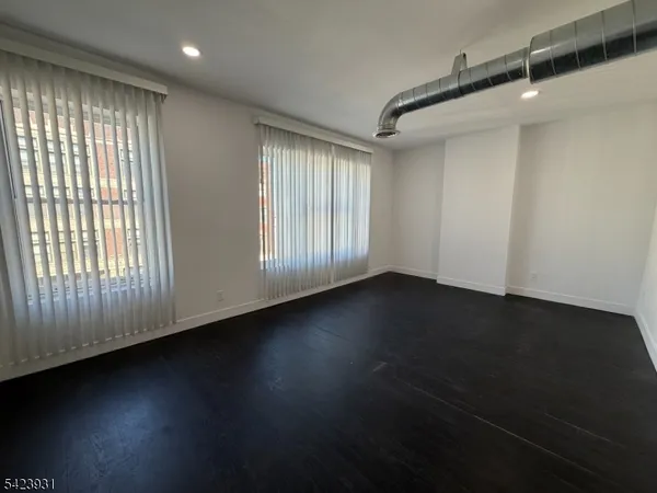 $3,400 | 432 Bloomfield Avenue, Unit 3L, Montclair, NJ 07042