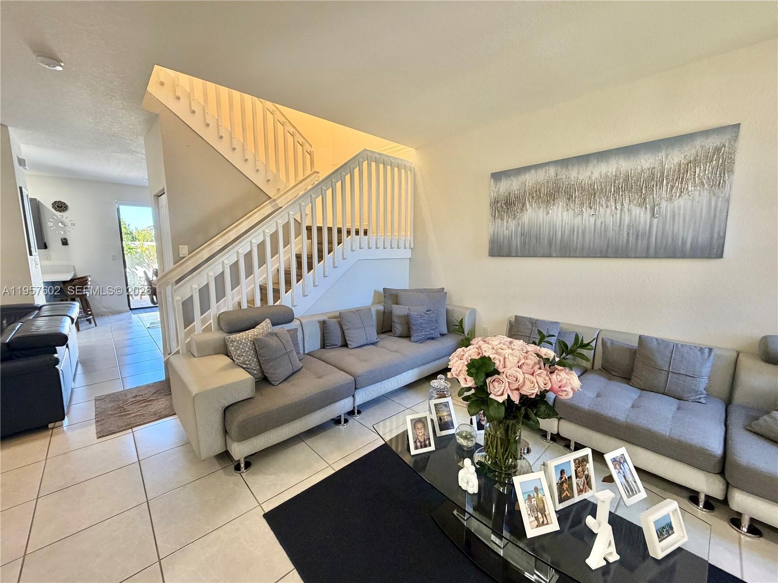 11032 West 33rd Way Hialeah, FL 33018 - Photo 3 of 40