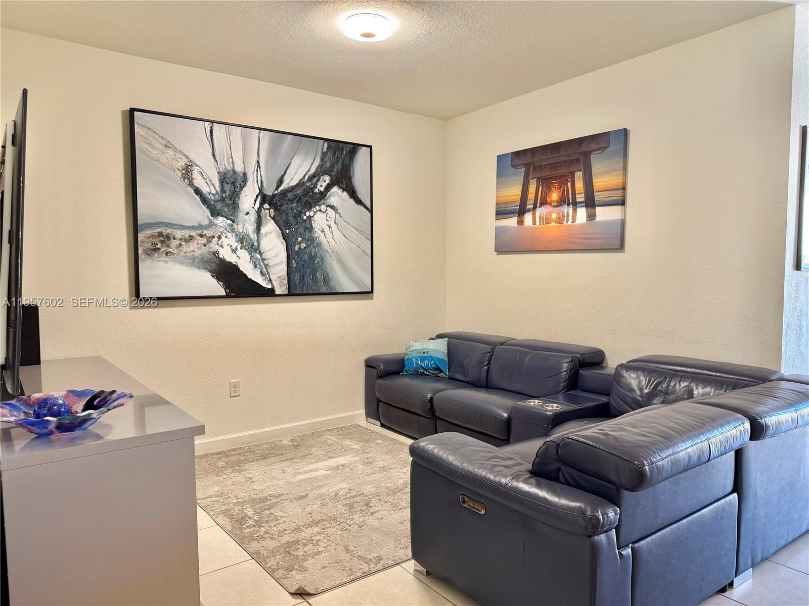 11032 West 33rd Way Hialeah, FL 33018 - Photo 4 of 40