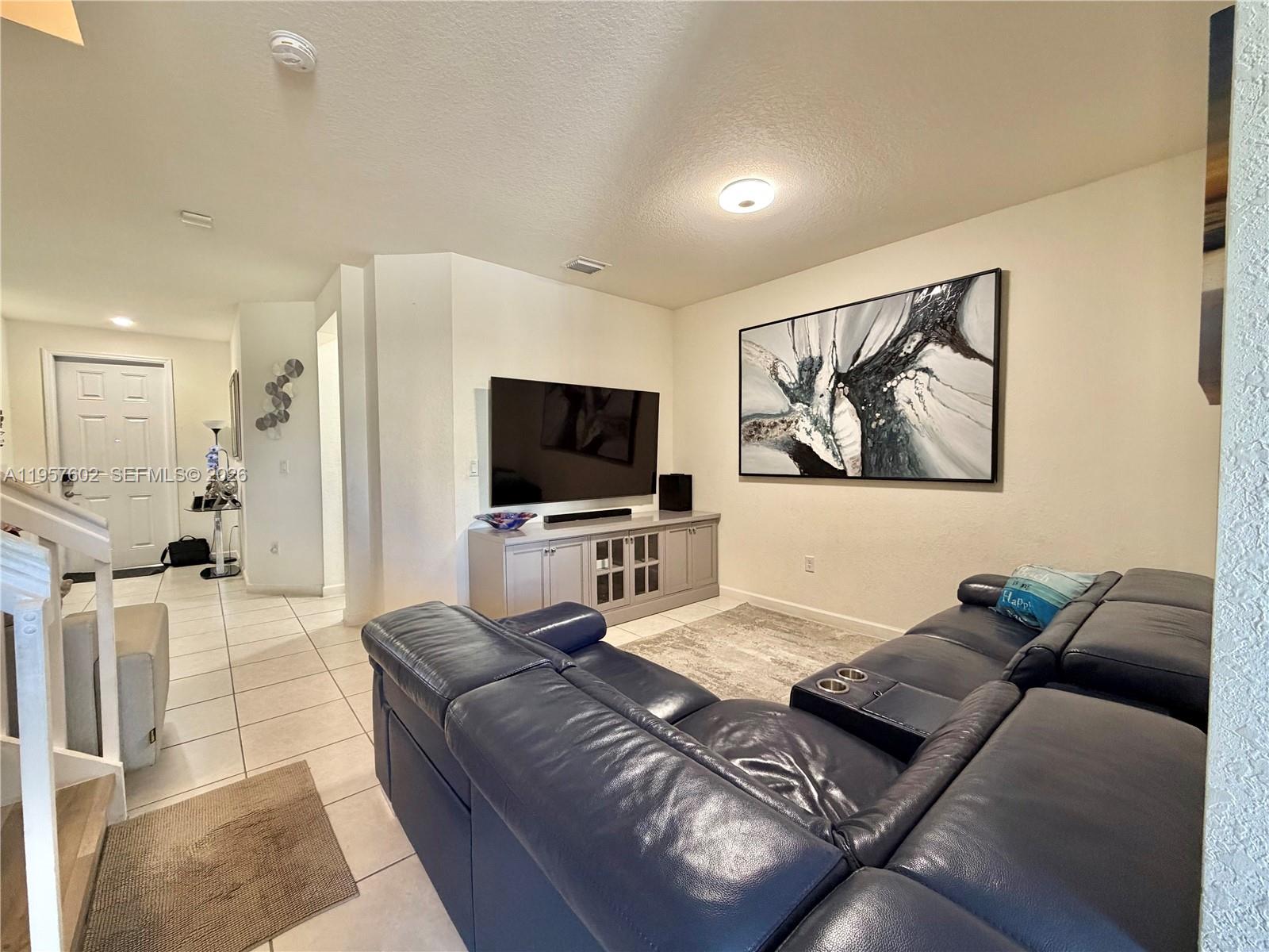 11032 West 33rd Way Hialeah, FL 33018 - Photo 5 of 40