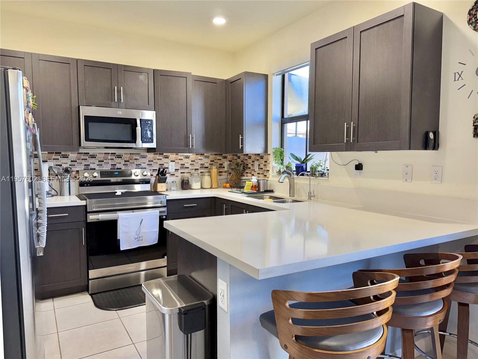 11032 West 33rd Way Hialeah, FL 33018 - Photo 6 of 40