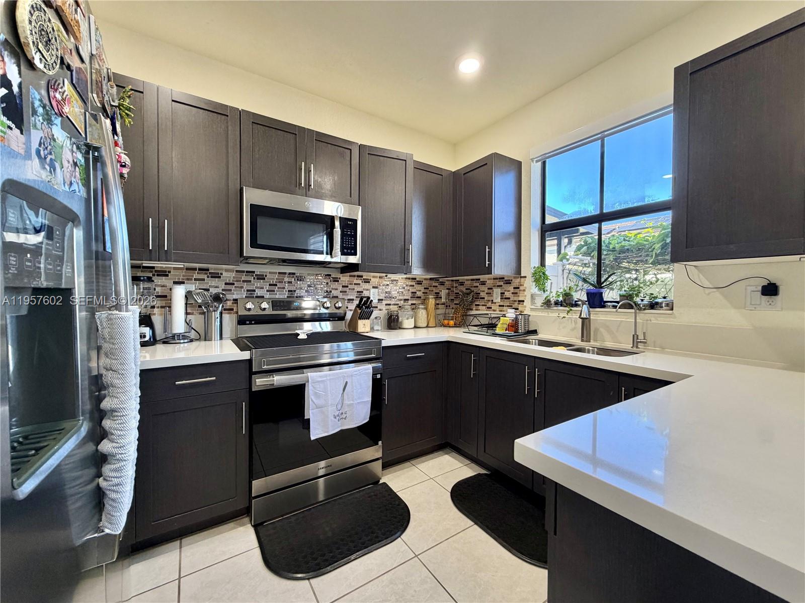 11032 West 33rd Way Hialeah, FL 33018 - Photo 10 of 40