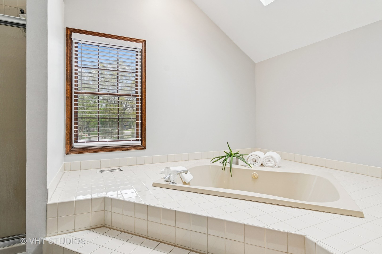 5486 Ranier Drive Lisle, IL 60532 - Photo 19 of 34 Gallery Image 19
