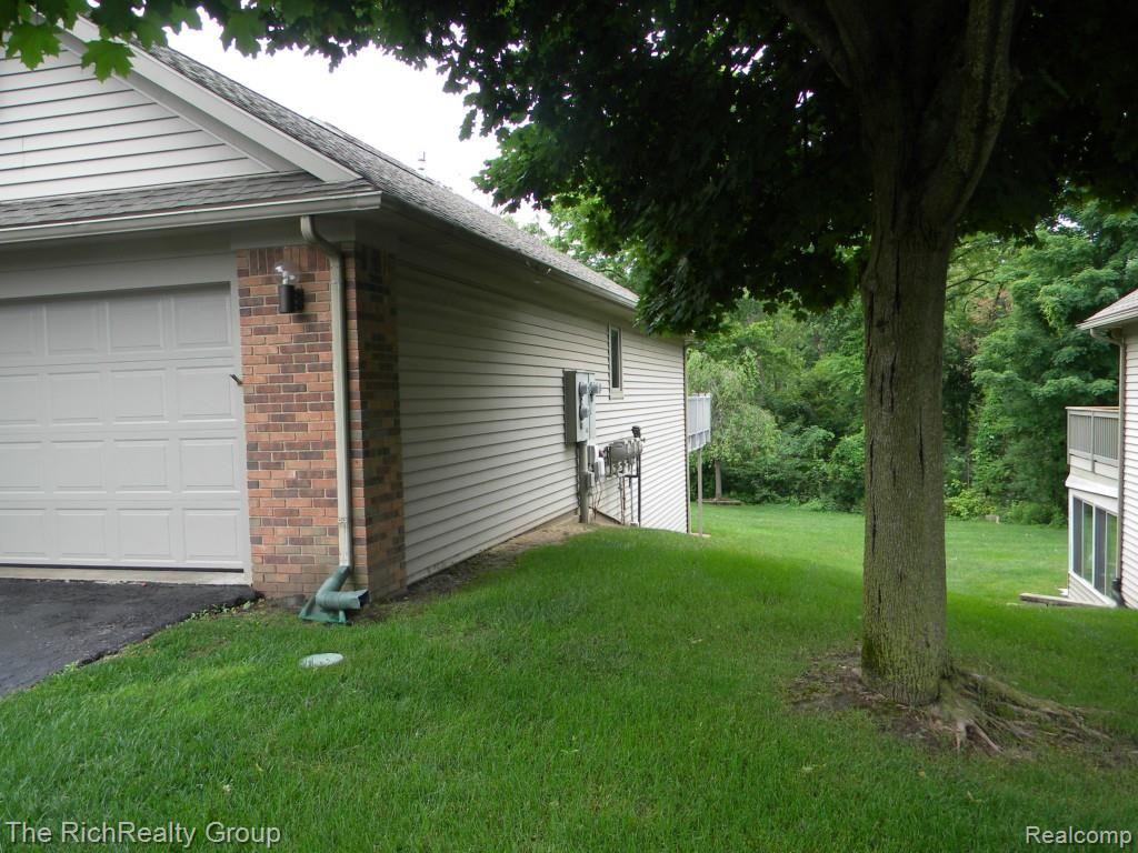3116 Rivers Edge Drive Wayne, MI 48184 - Photo 2 of 33 Side of Condo