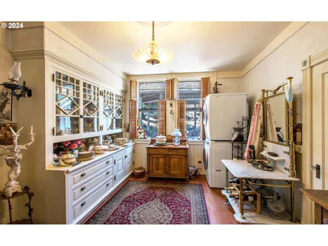 $897,000 | 608 West 6th Street, The Dalles, OR 97058