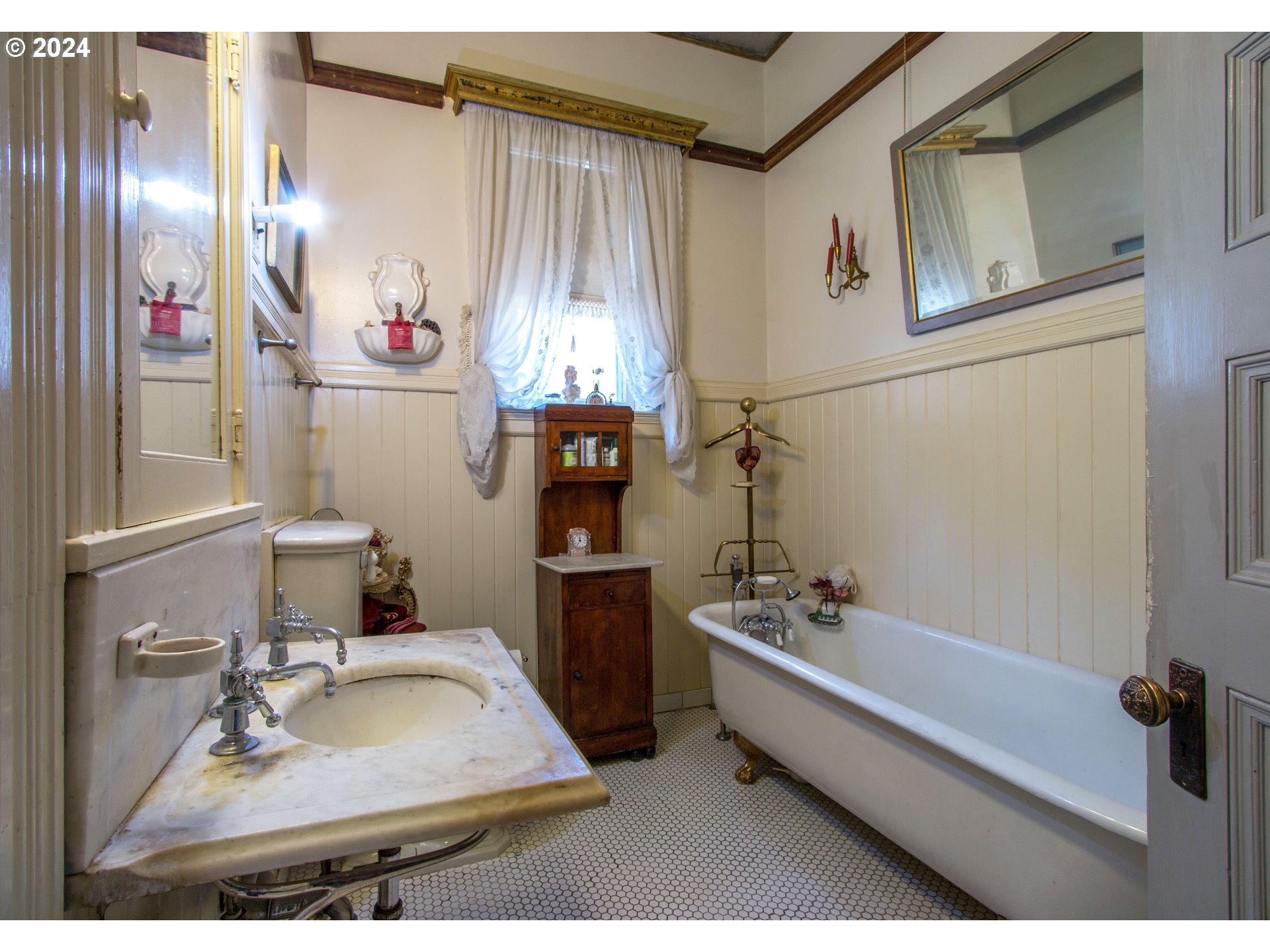 608 West 6th Street The Dalles, OR 97058 - Photo 16 of 38