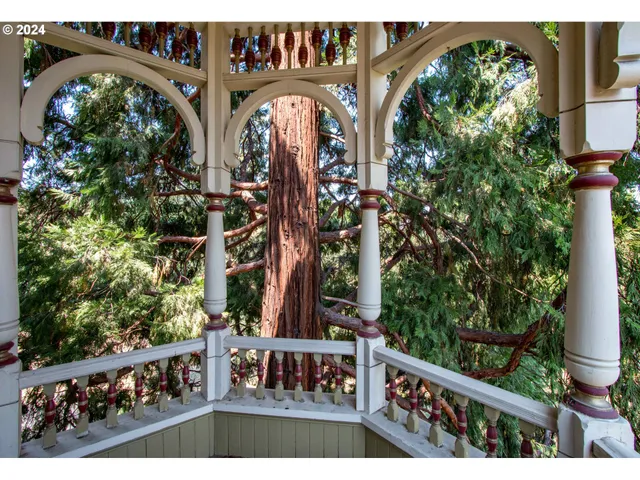 $897,000 | 608 West 6th Street, The Dalles, OR 97058