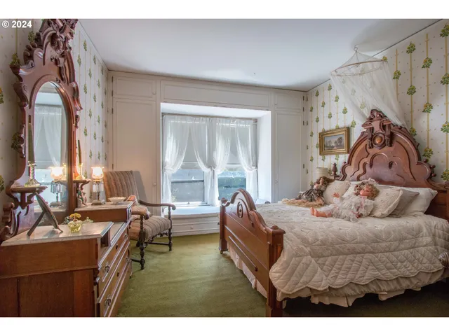 $897,000 | 608 West 6th Street, The Dalles, OR 97058