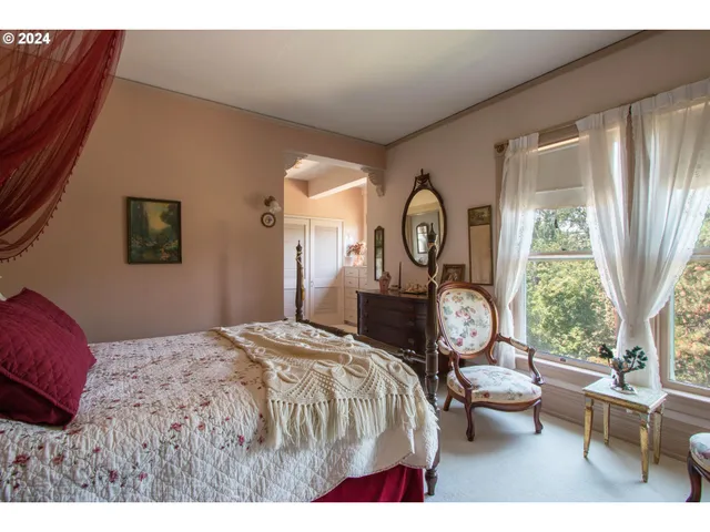 $897,000 | 608 West 6th Street, The Dalles, OR 97058