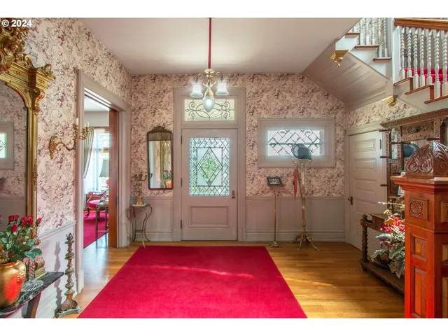 $897,000 | 608 West 6th Street, The Dalles, OR 97058