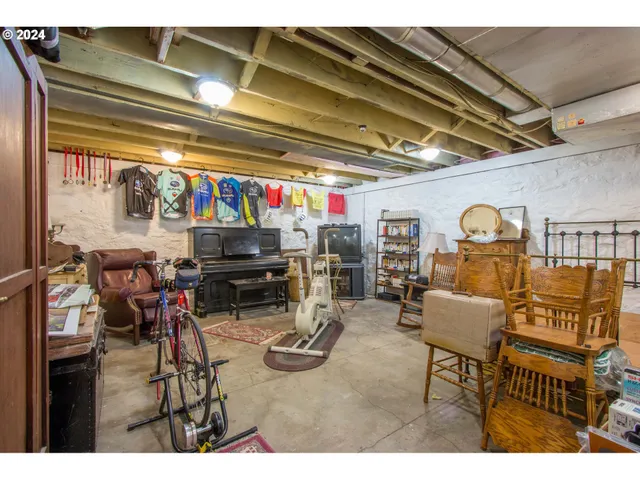 $897,000 | 608 West 6th Street, The Dalles, OR 97058