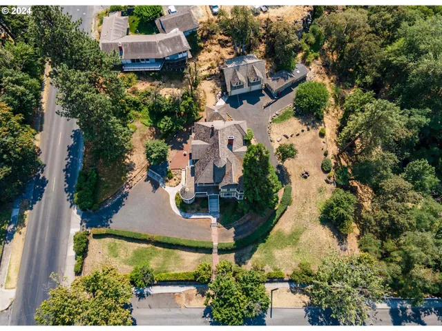 $897,000 | 608 West 6th Street, The Dalles, OR 97058