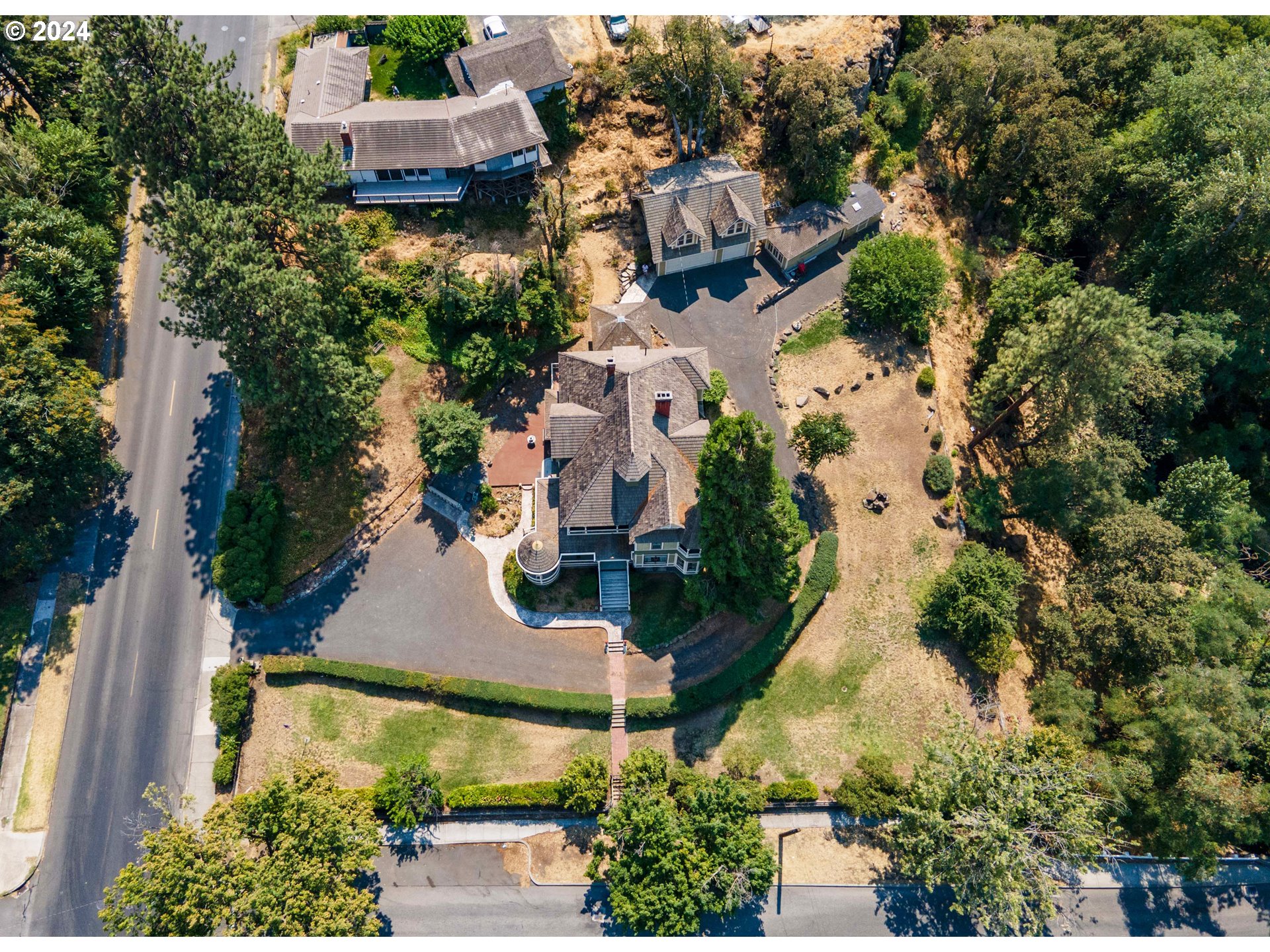 608 West 6th Street The Dalles, OR 97058 - Photo 3 of 38