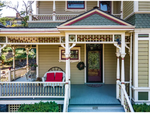 $897,000 | 608 West 6th Street, The Dalles, OR 97058