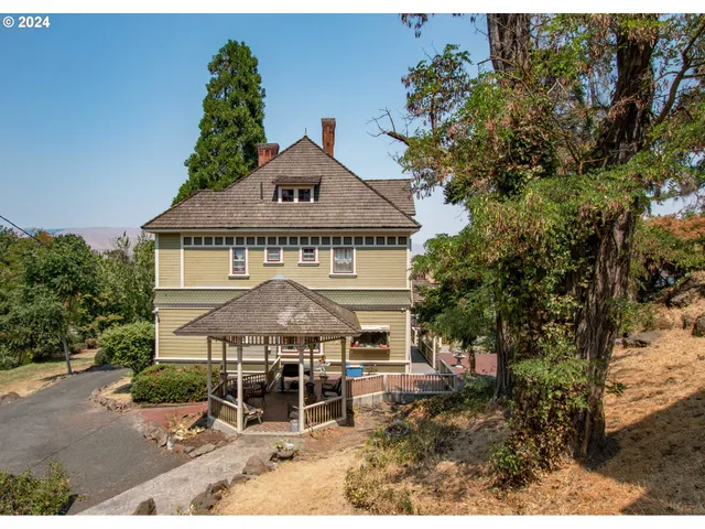 $897,000 | 608 West 6th Street, The Dalles, OR 97058