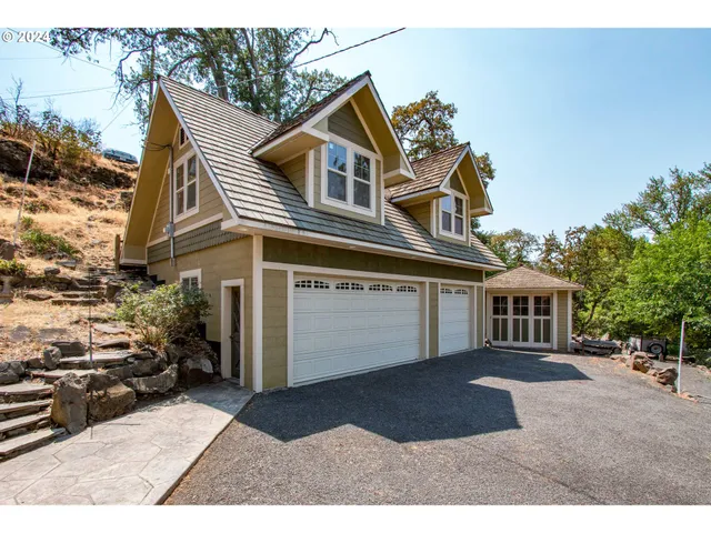 $897,000 | 608 West 6th Street, The Dalles, OR 97058