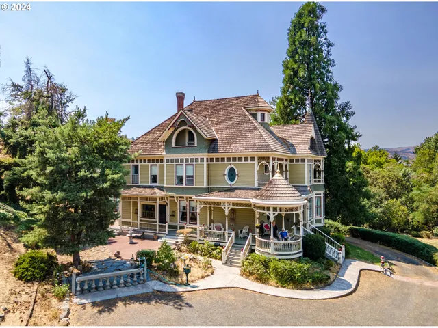 $897,000 | 608 West 6th Street, The Dalles, OR 97058