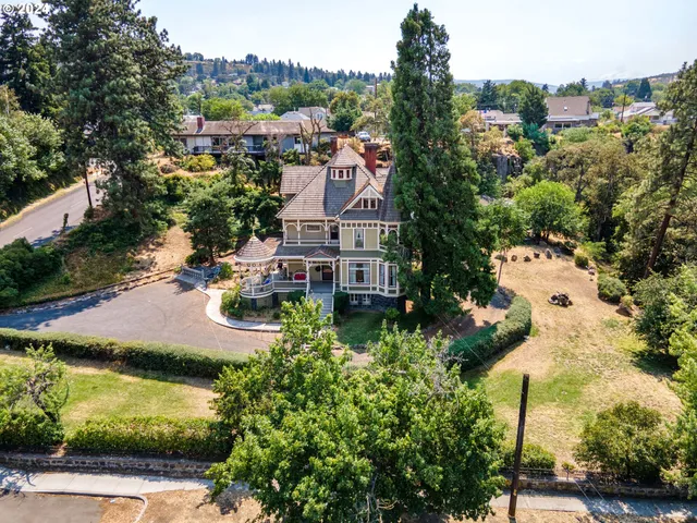 $897,000 | 608 West 6th Street, The Dalles, OR 97058