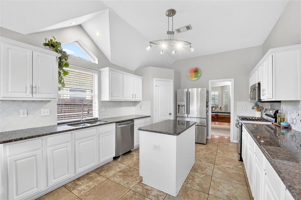 2712 Loon Lake Road Denton, TX 76210 - Photo 14 of 40 Cabinets Galore
