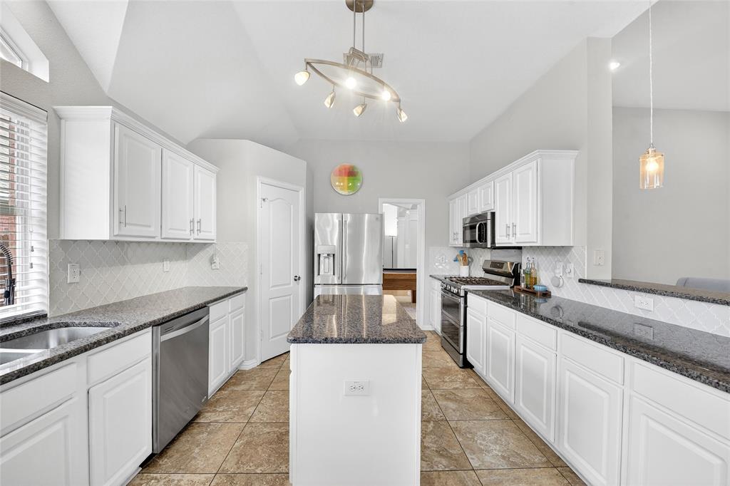 2712 Loon Lake Road Denton, TX 76210 - Photo 15 of 40 Range is only 4 years old!